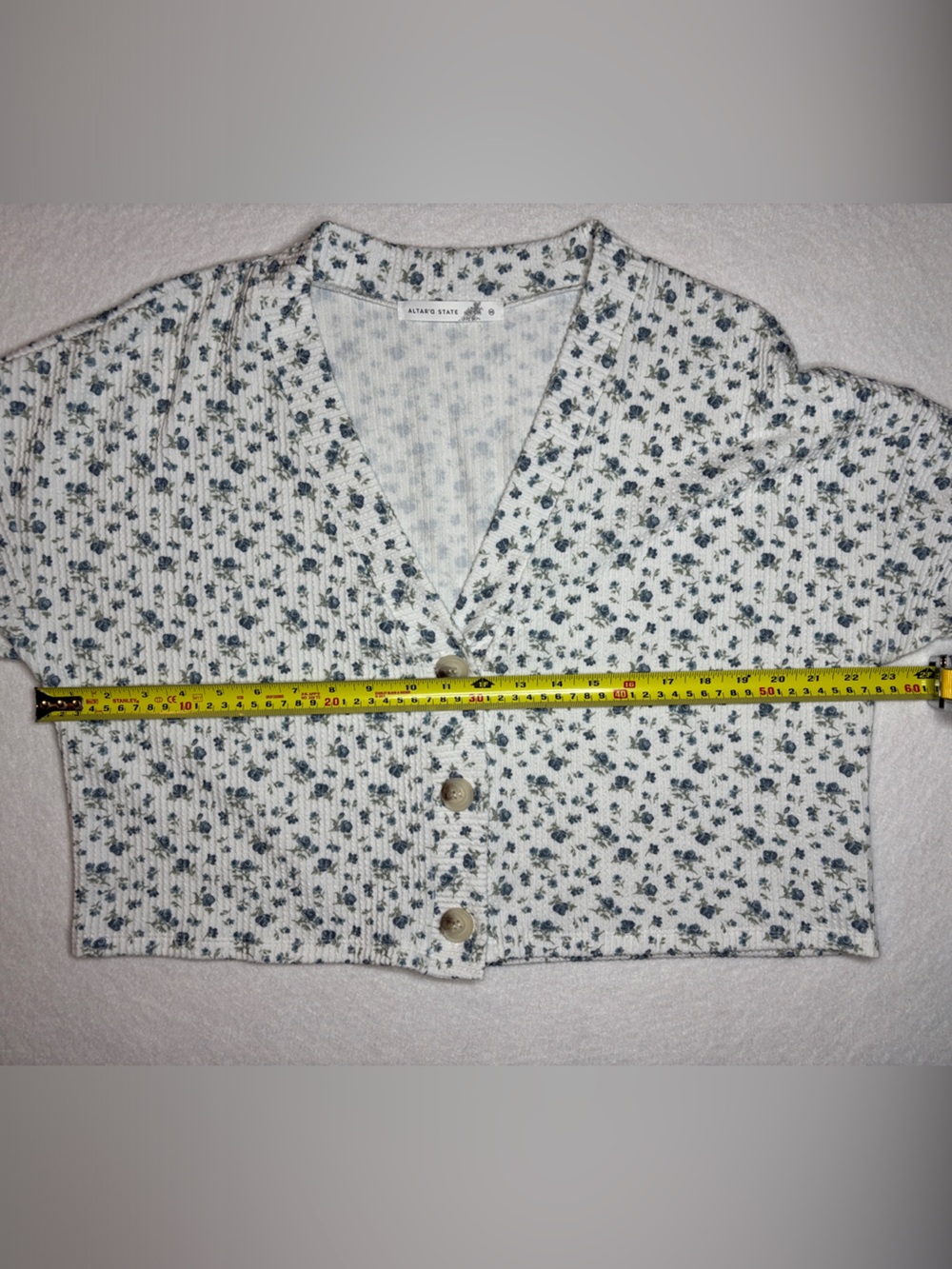 Altar'd State Ryleigh Cropped cardigan Button Front Blue Floral Woman’s Medium - Picture 6 of 7